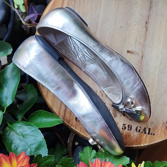 6.5M Metallic White Gold Bow Charms Guess Ballet Flats Vegan - Picture 11 of 14